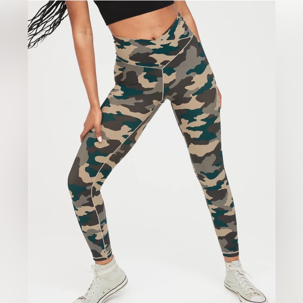 Offline By Aerie New Real Me Crossover 718
Legging Hi-rise Camo NWOT  Size S